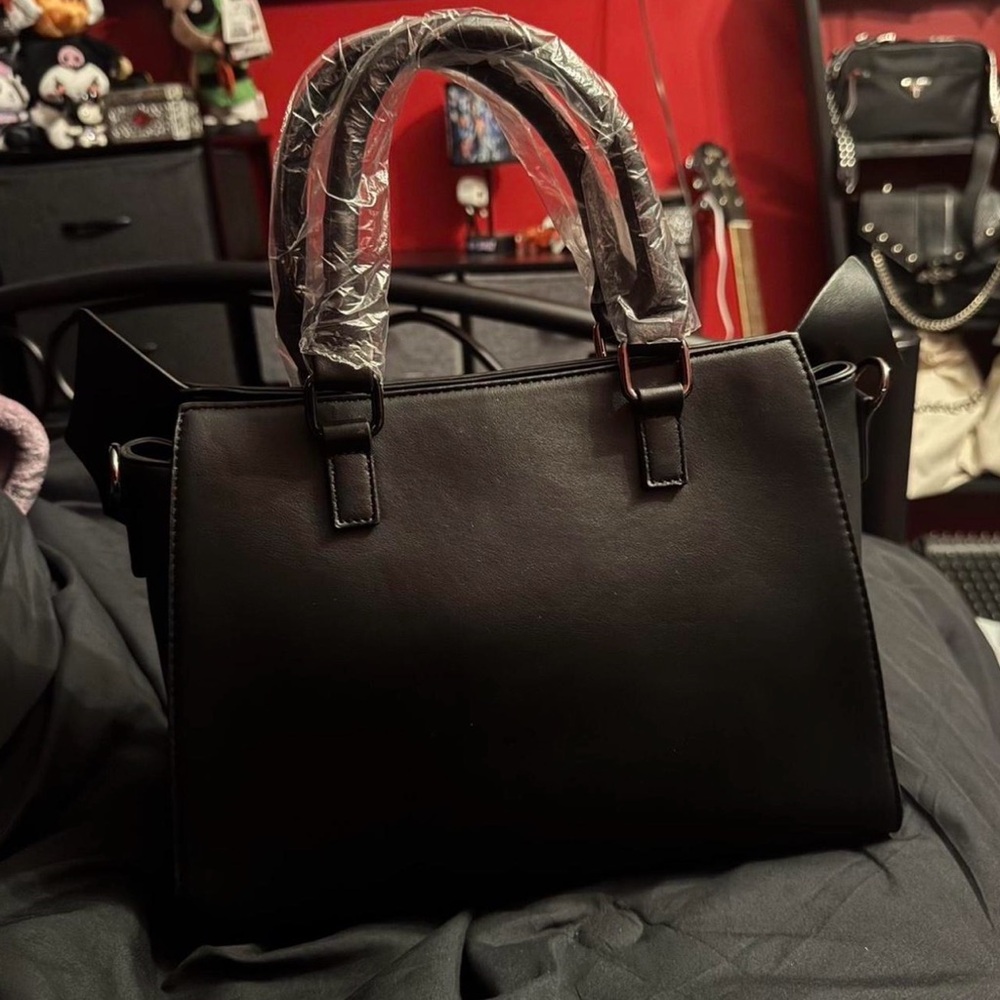 Black craft  bat wing handbag - Picture 2 of 4